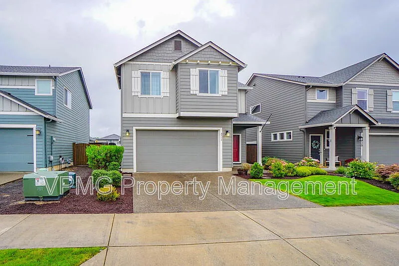 4 bed, 2.5 bath, 1715 sqft, $3,295 — Photo 2