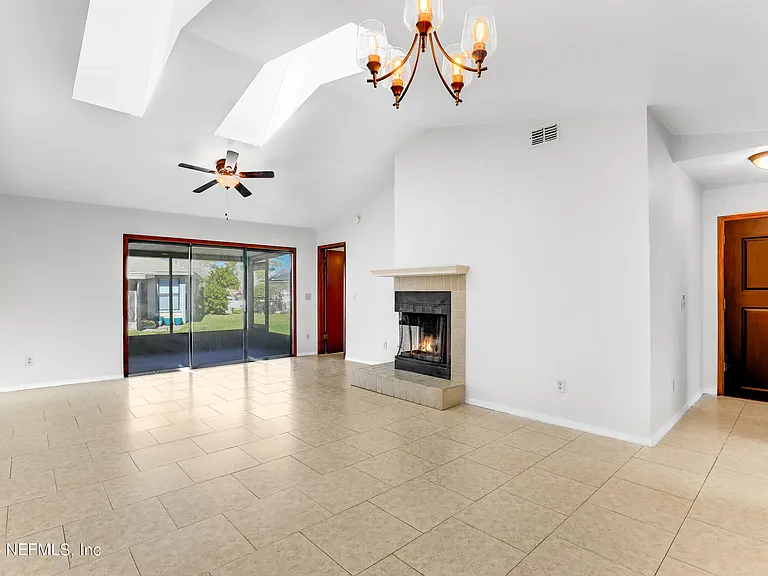 2366 Bitternut Way — Photo 4
