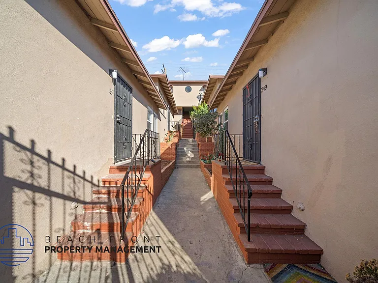249-251 W Pomona Blvd — Photo 3