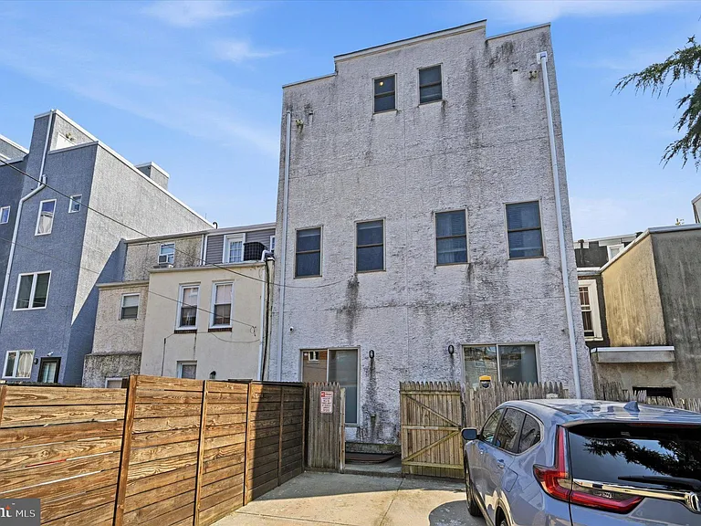 2719 Cambridge St — Photo 15