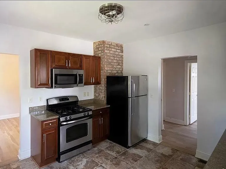 112 Fremont St — Photo 3