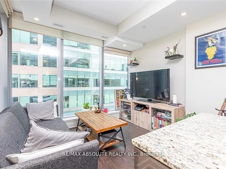 101 Queen St #1011 — Photo 8