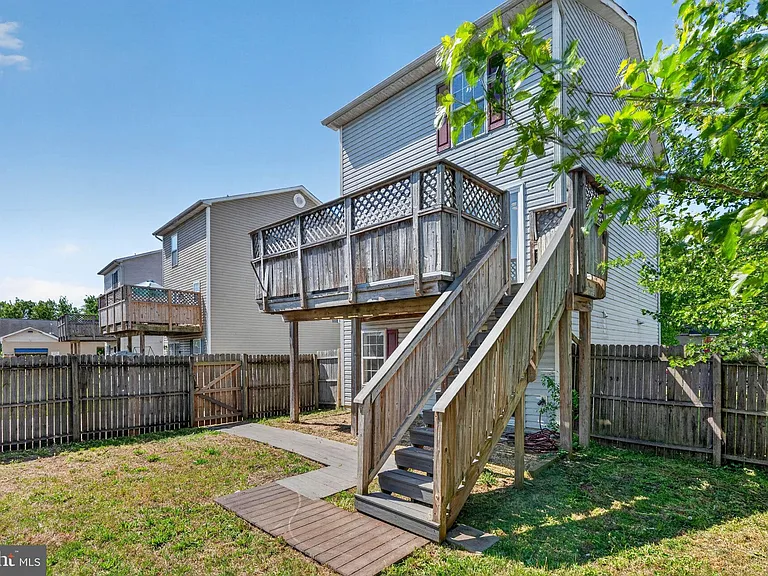1609 Airport Ave — Photo 27