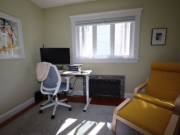 4th image of 18 Moulton Rd