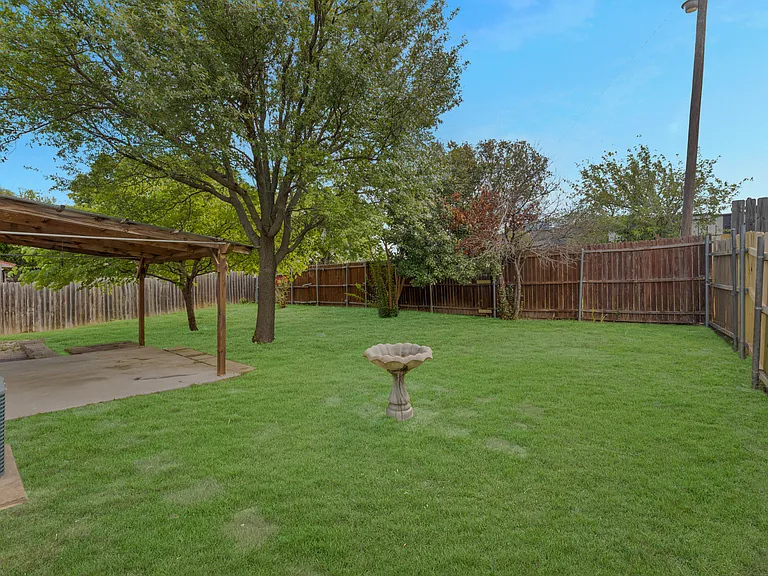 8022 Genesis Dr — Photo 17