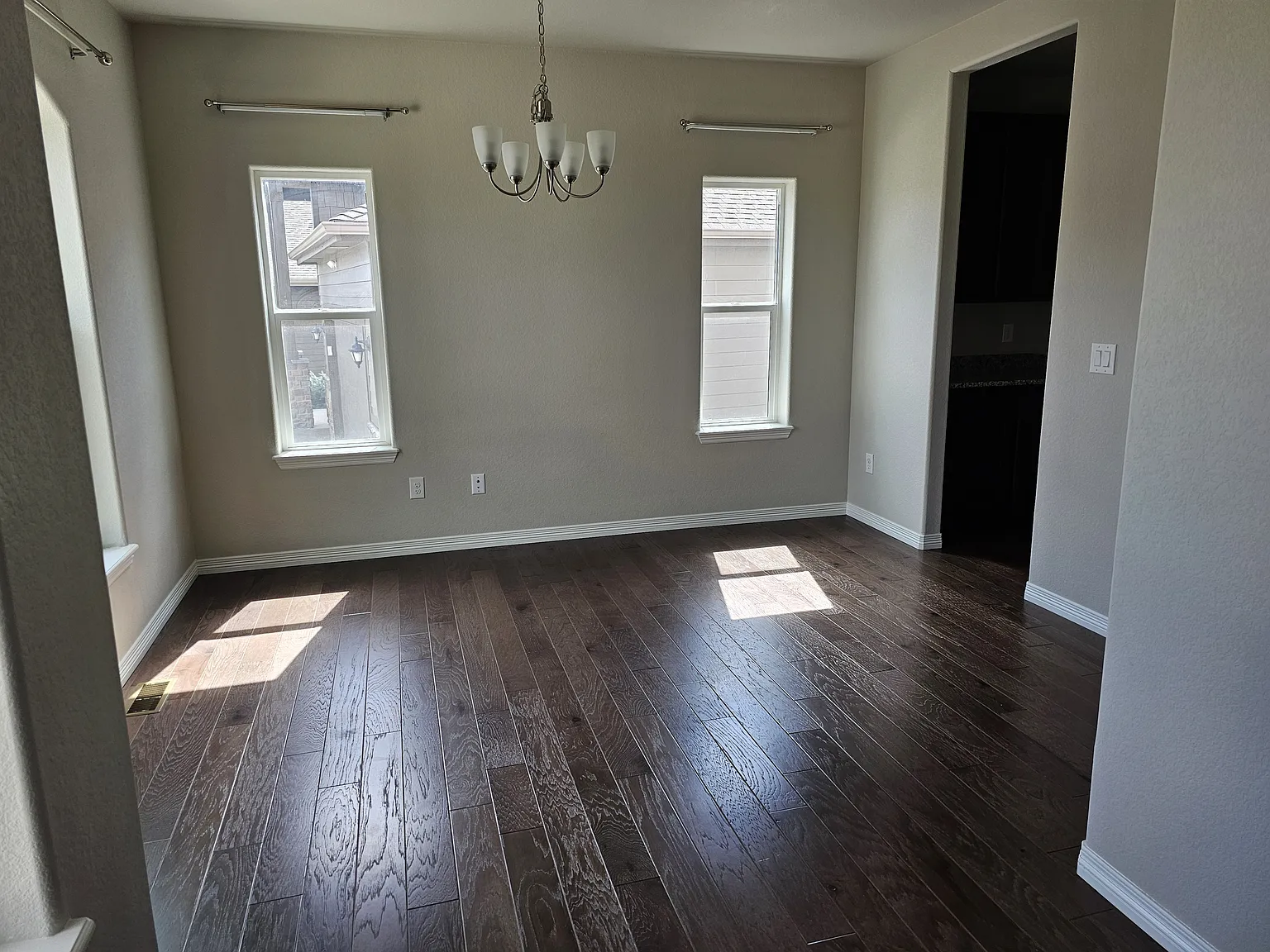 4 bed, 3463 sqft, $2,722 — Photo 4