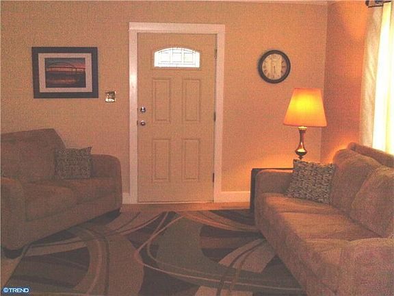 2nd image of 214 Redwood Ave