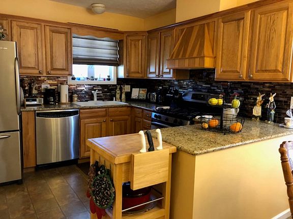 4th image of 78 Southwind Ct