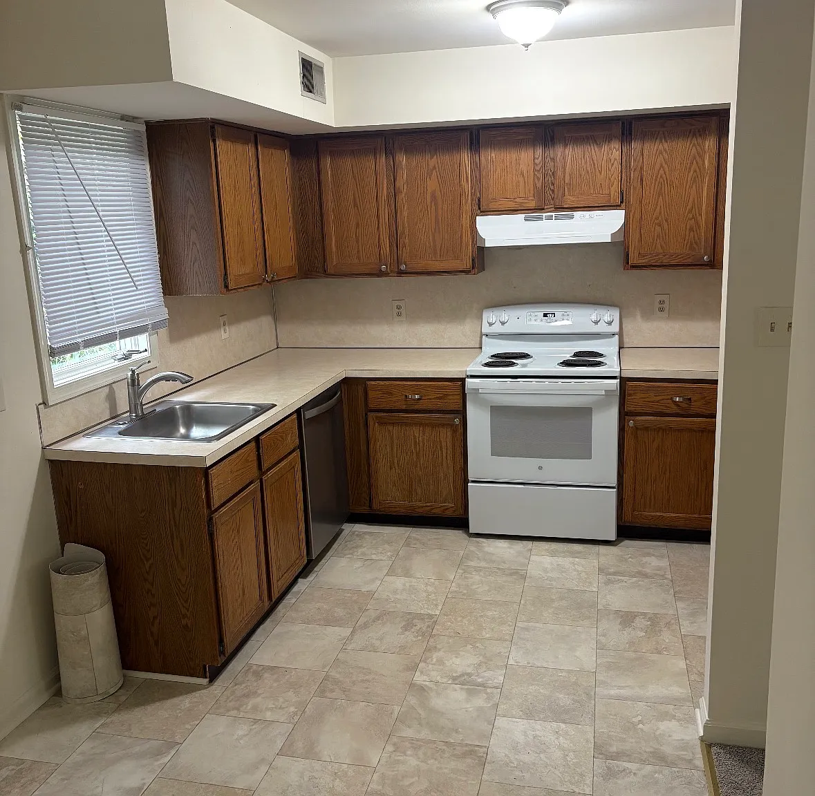 2 bed, 1.5 bath, 900 sqft, $1,850 — Photo 3