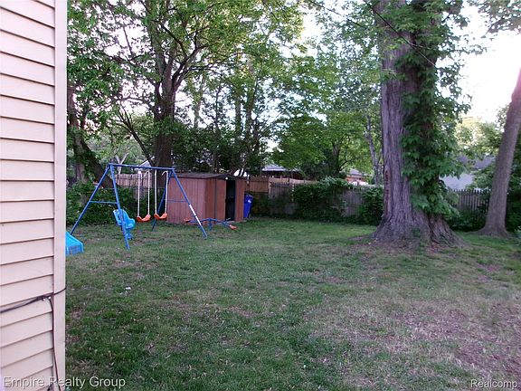 3rd image of 7507 W Parkway St