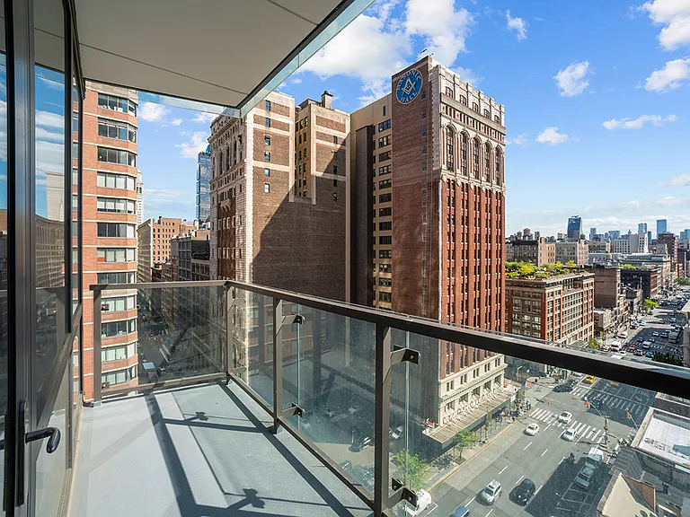 101 W 24th St #14D — Photo 4