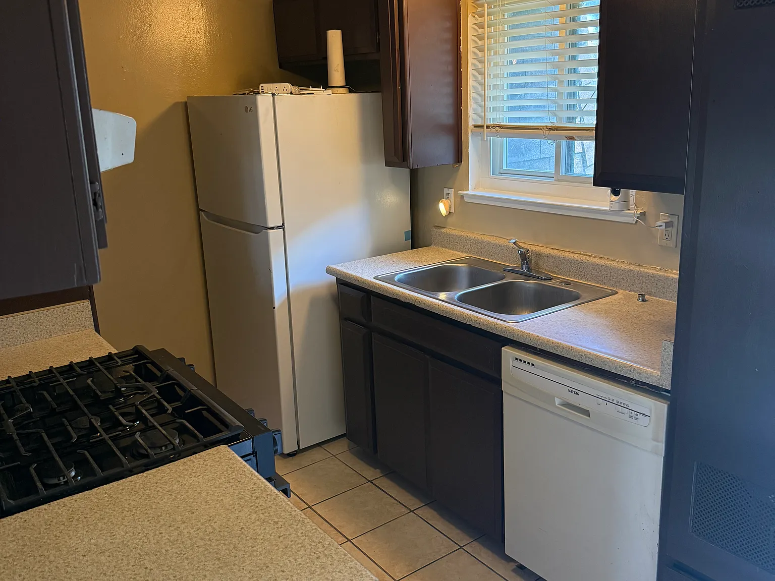 2 bed, 933 sqft, $1,395 — Photo 3