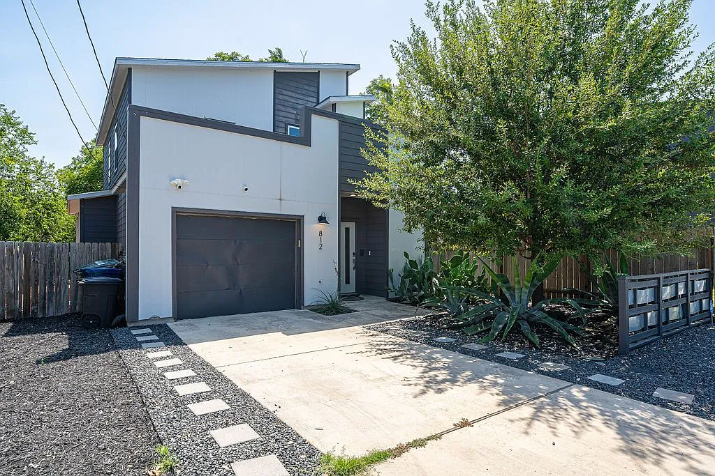 2 bed, 2.5 bath, 1416 sqft, $2,500 — Photo 1