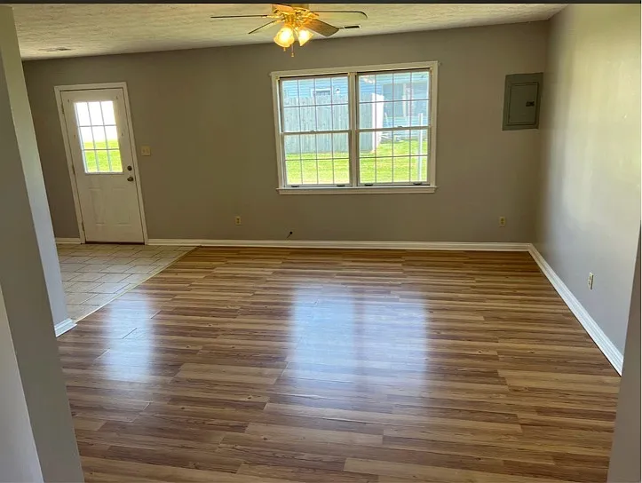 1073 Northwood Loop — Photo 2