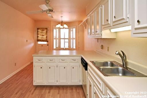 5th image of 2611 EISENHAUER RD #1008J