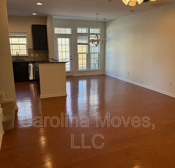 405 Christiane Way — Photo 3