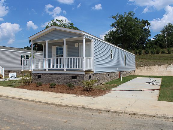 3rd image of 815 Lookout Dr