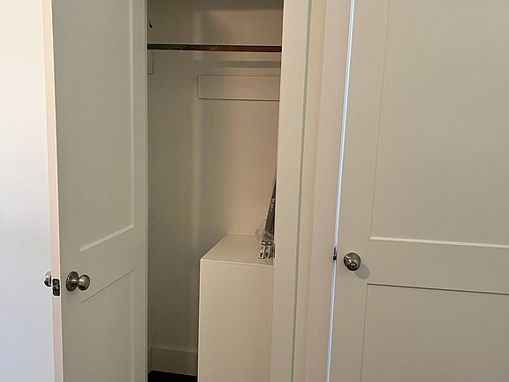 2nd image of 206 Cox St