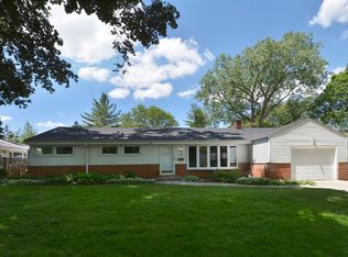 16 S Forrest Ave, Arlington Heights, IL 60004