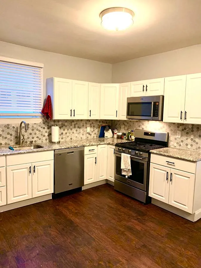 3 bed, 2000 sqft, $1,125 — Photo 1
