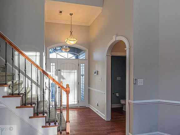 3rd image of 119 Laurel Dr