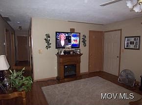 3rd image of 606 McKenna Dr