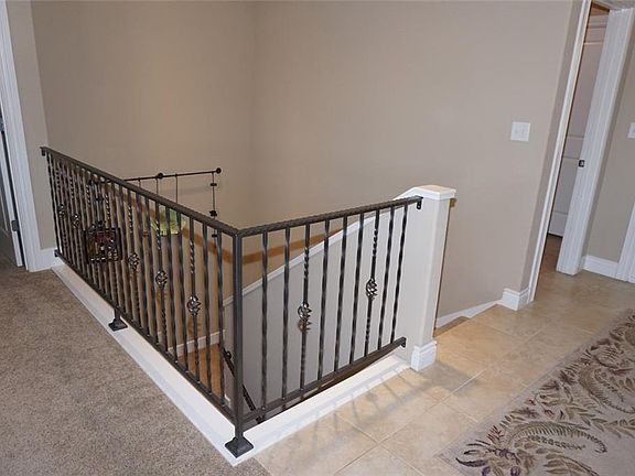 4th image of 301 Waterford Cir #301