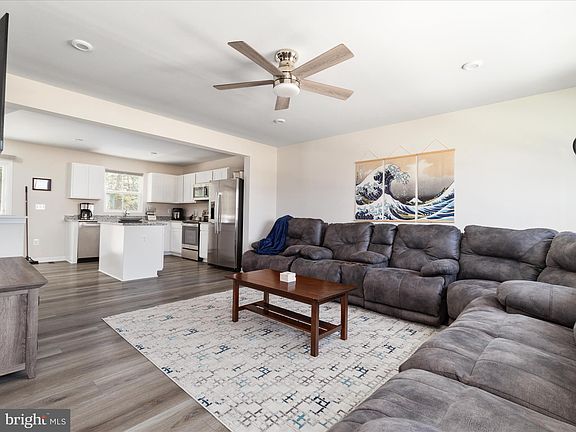 5th image of 153 Kensington Cir