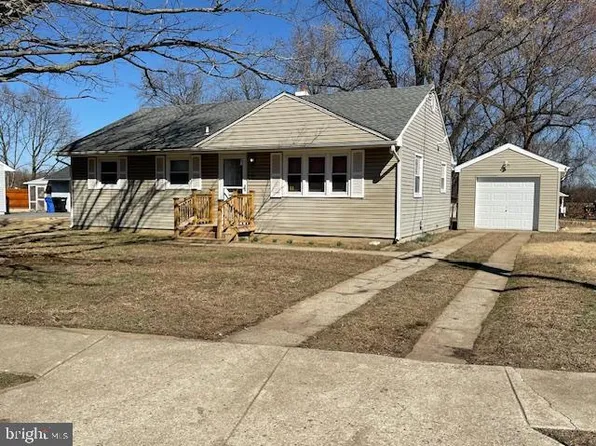 1 Donna Dr, Pedricktown, NJ 08067