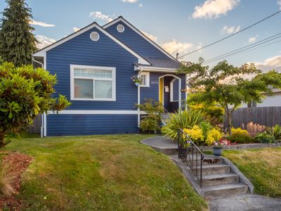 3275 38th Ave SW, Seattle, WA, 98126