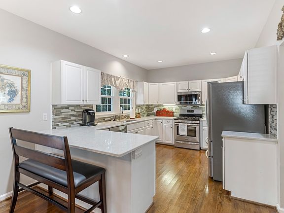 4th image of 137 Timberleaf Dr