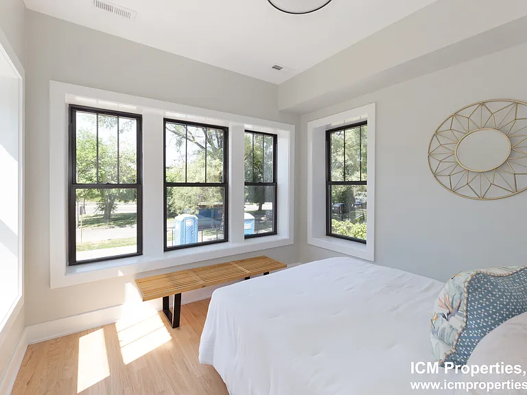 2449 W Logan Blvd #1 — Photo 4