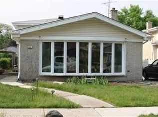 5001 Lee St, Skokie, IL 60077