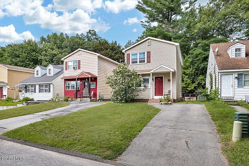 3rd image of 261 Donald Avenue