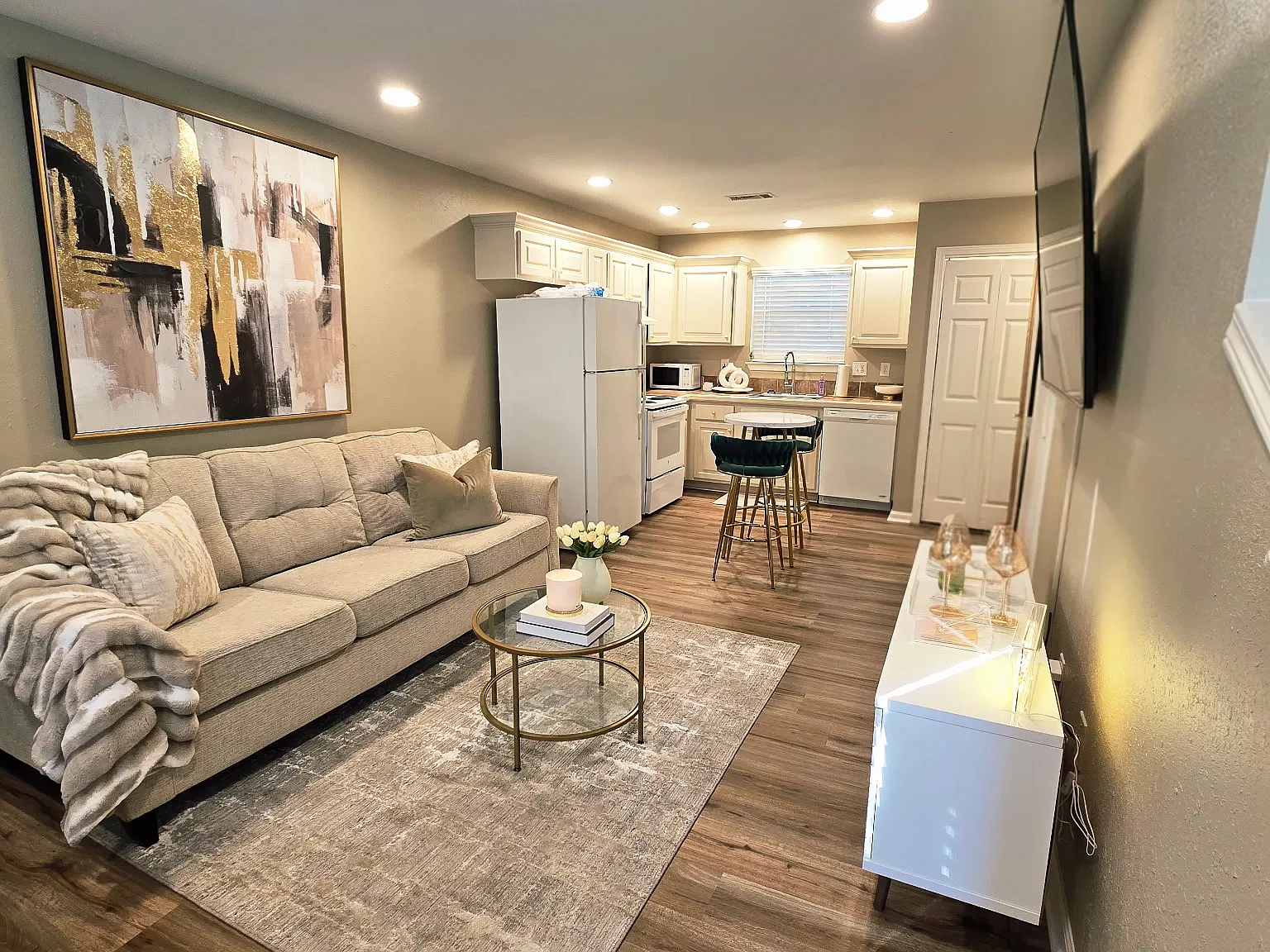 2 bed, 1.5 bath, 1000 sqft, $1,250 — Photo 2