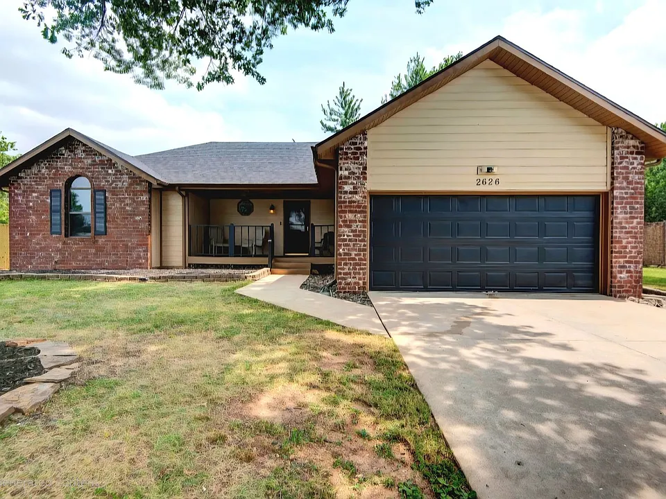 2626 N Wildberry Ct