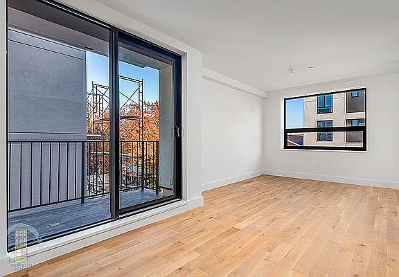 2nd image of 503 Evergreen Ave #3R