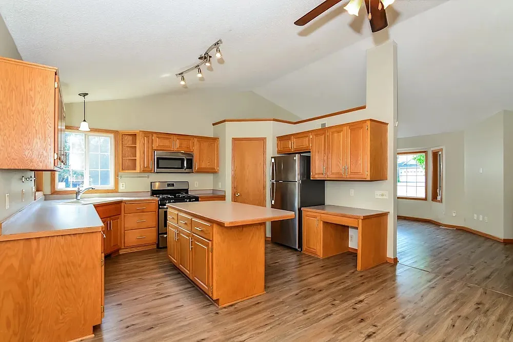 5 bed, 2767 sqft, $3,395 — Photo 2