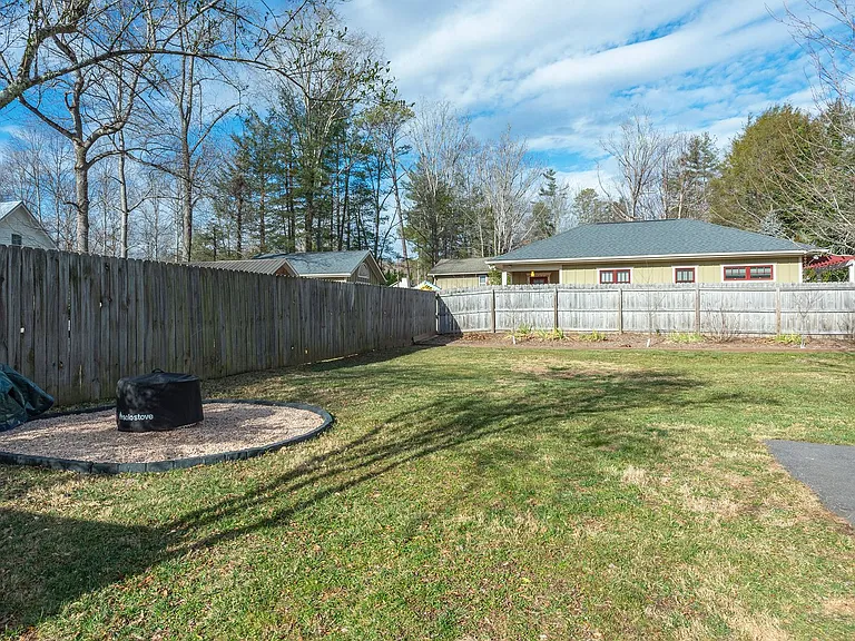 829 Montreat Rd — Photo 39