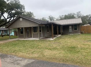111 Palm St, Rockport, TX 78382