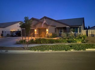 945 E Mesa Ct, Visalia, CA 93292