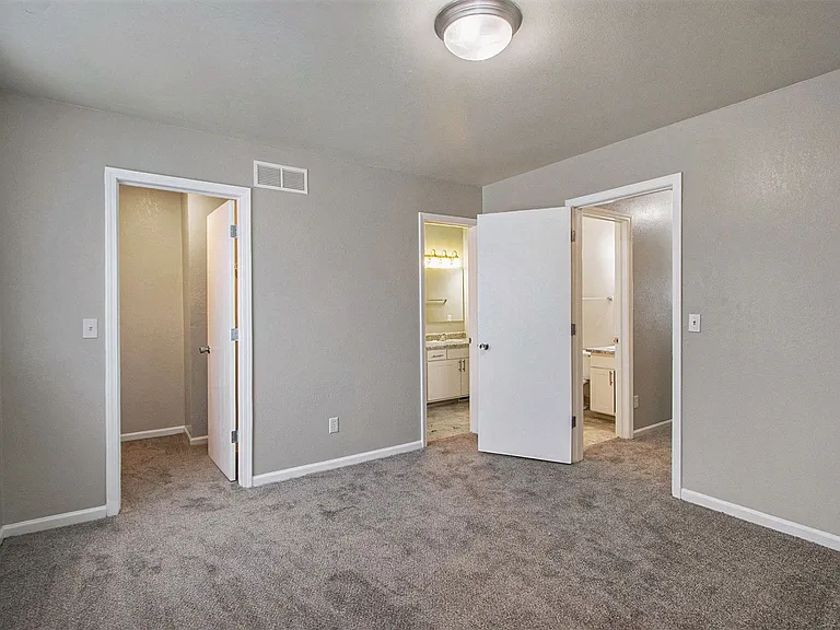 The View Apartments and Townhomes — Photo 31