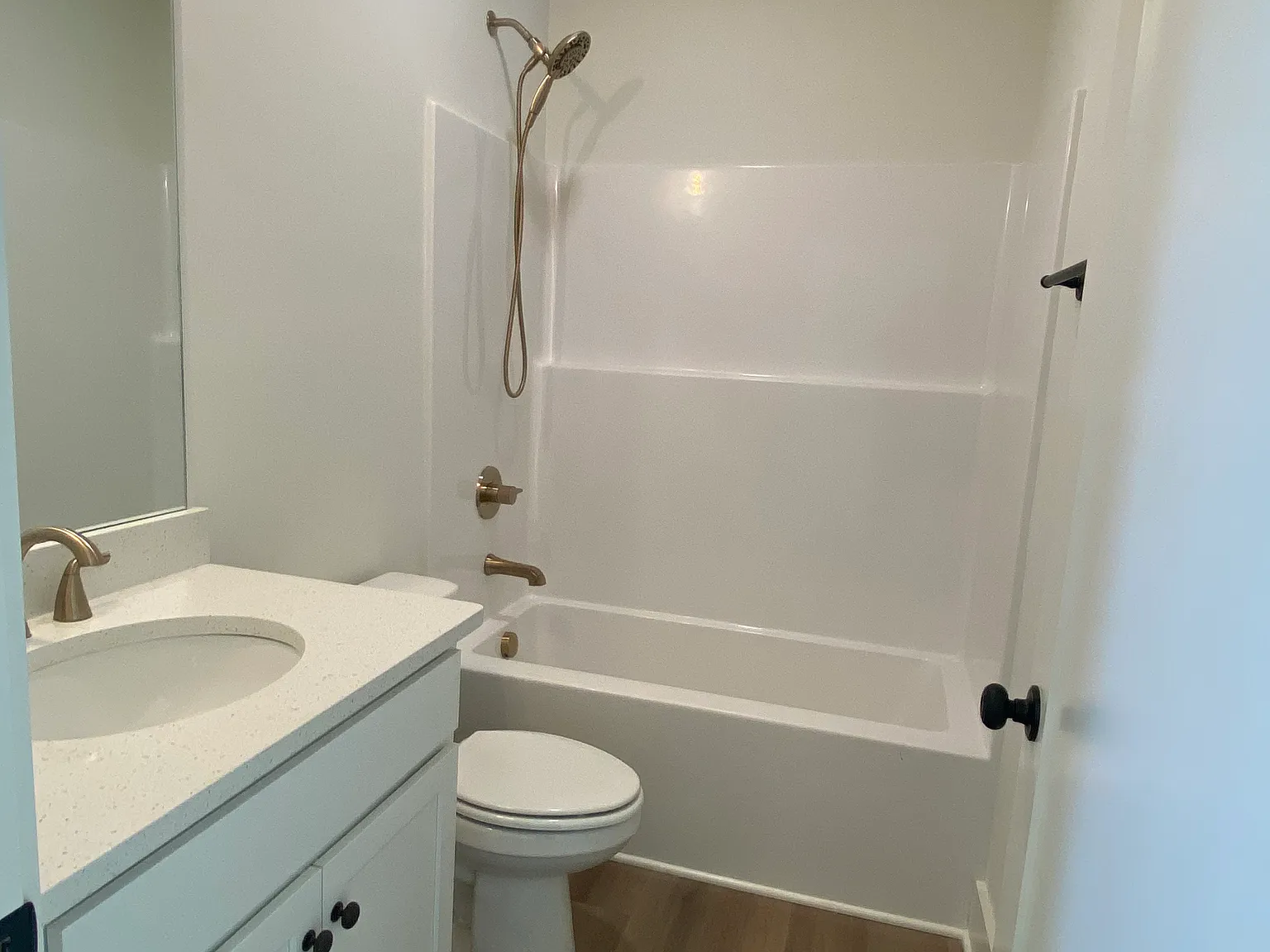 1 bed, 640 sqft, $1,350 — Photo 4