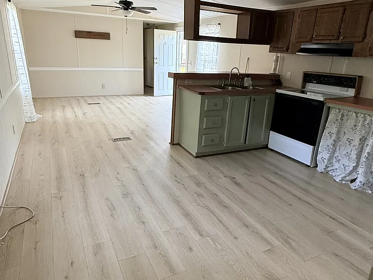 284 Speedway Dr — Photo 7