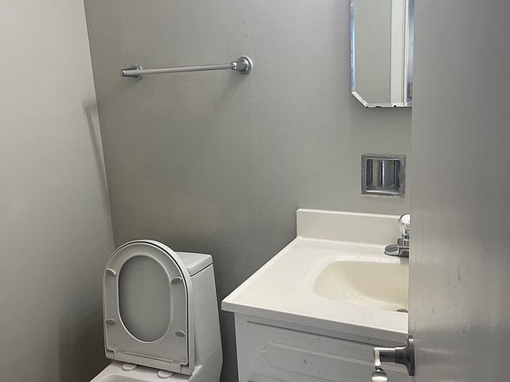 5th image of 9241 Barberry Ln