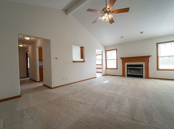 4th image of 820 Peony Ln