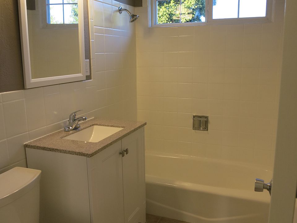 1st image of 236 Azalia Dr
