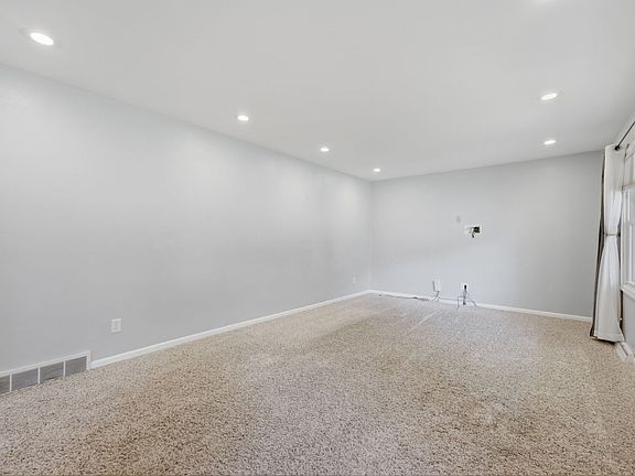 4th image of 712 22nd Avenue Ct