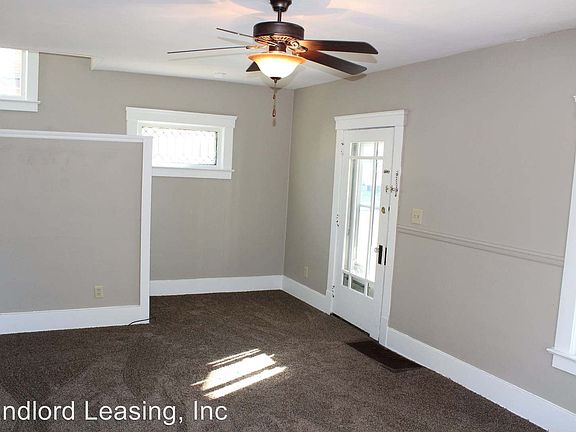 2nd image of 828 W 20th St