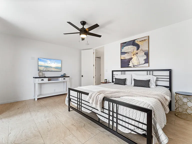 16892 Baruna Ln — Photo 24
